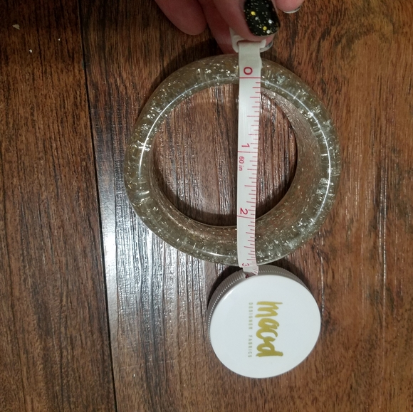 Vintage Clear Lucite Silver-Flecked Chunky Bangle - Picture 4 of 4